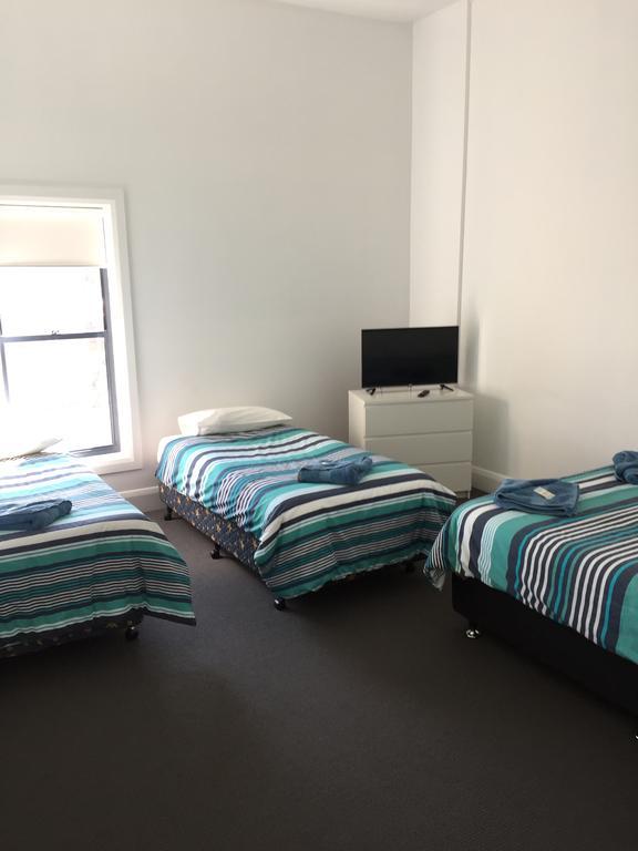 Crown Inn Hotel Kingston Se Zewnętrze zdjęcie