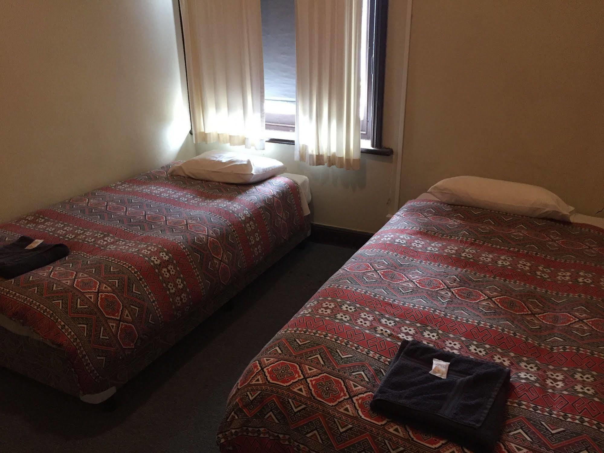 Crown Inn Hotel Kingston Se Zewnętrze zdjęcie