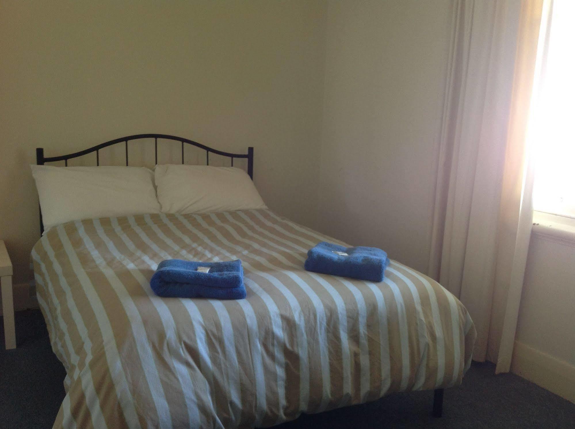 Crown Inn Hotel Kingston Se Zewnętrze zdjęcie
